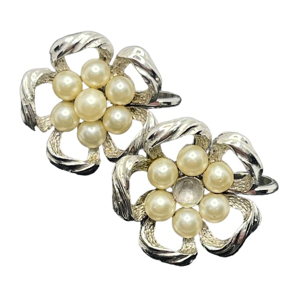 Plumeria Mother of Pearl Stud Earrings in Gold - 13mm Plumeria Mother of Pearl Stud Earrings in Gold - 13mm